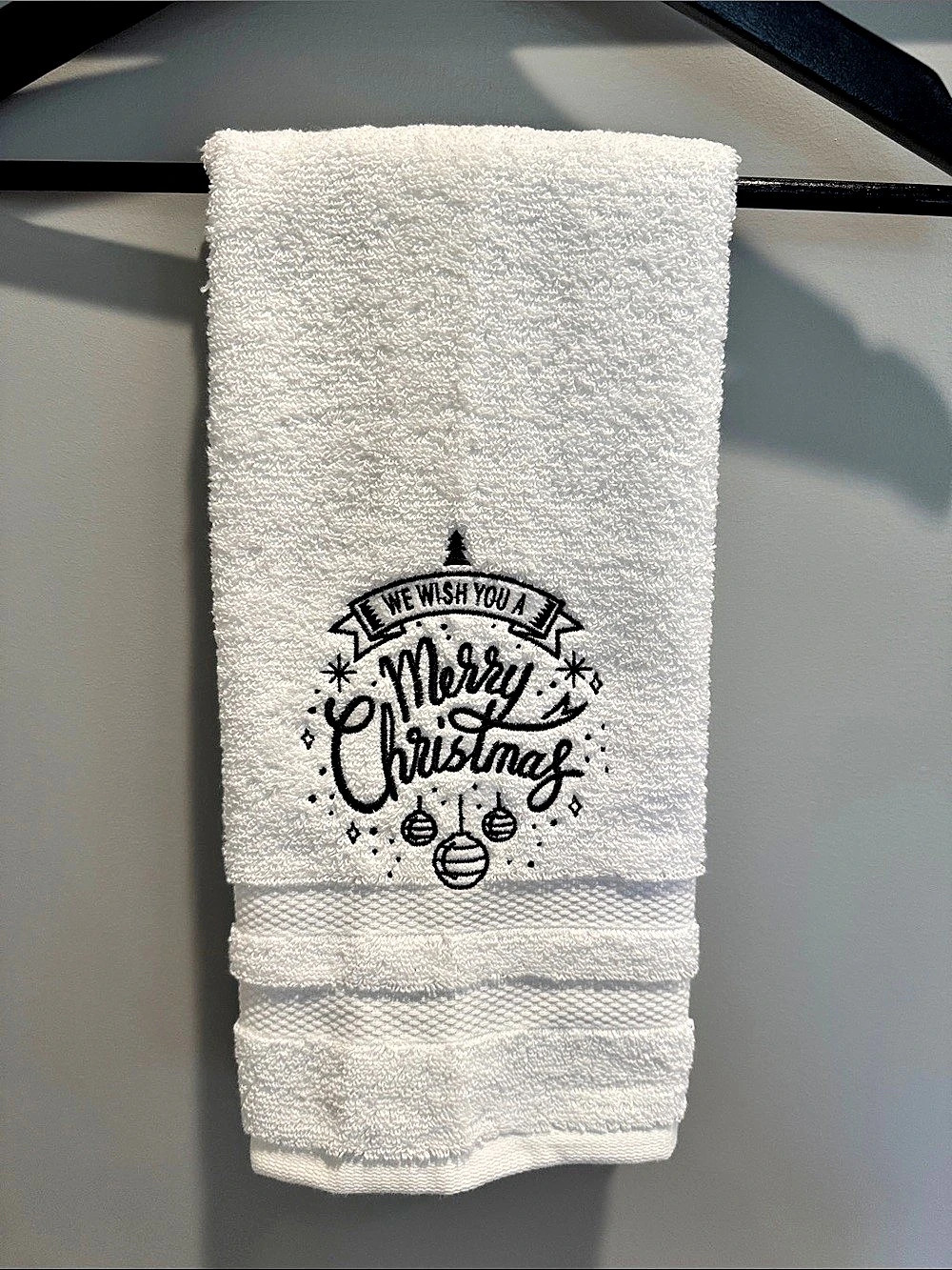 NWOT Grandeur Merry Christmas Embroidered Hand Towel White Cotton